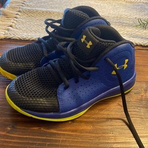 underarmour size 2 big boy sneaker. in good condition. smoke free home.